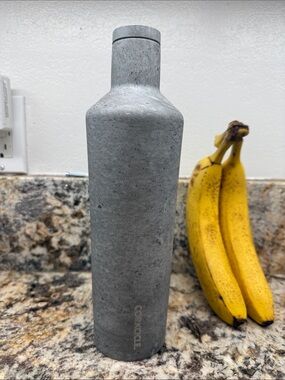 Corkcicle Stone Gray Insulated Bottle-new ice water container-25 oz liquid